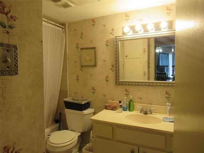 Photo - 2350 Bering Dr Unidad 111