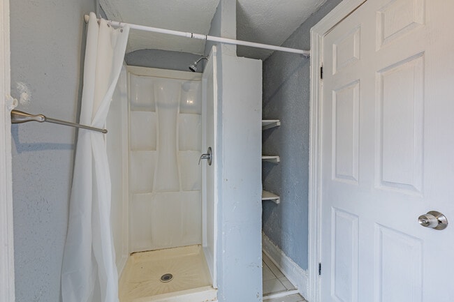 Photo - 383 Champlain St