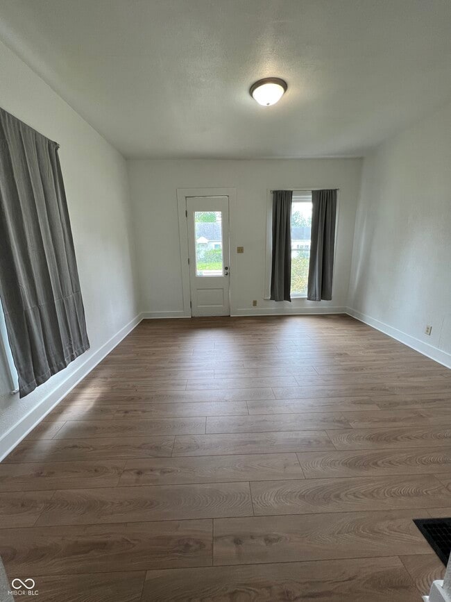 Photo - 730 W 9th St