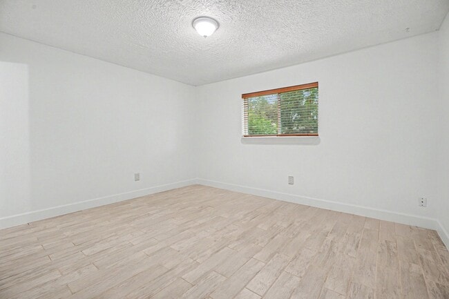 Photo - 1105 E Brown Ln