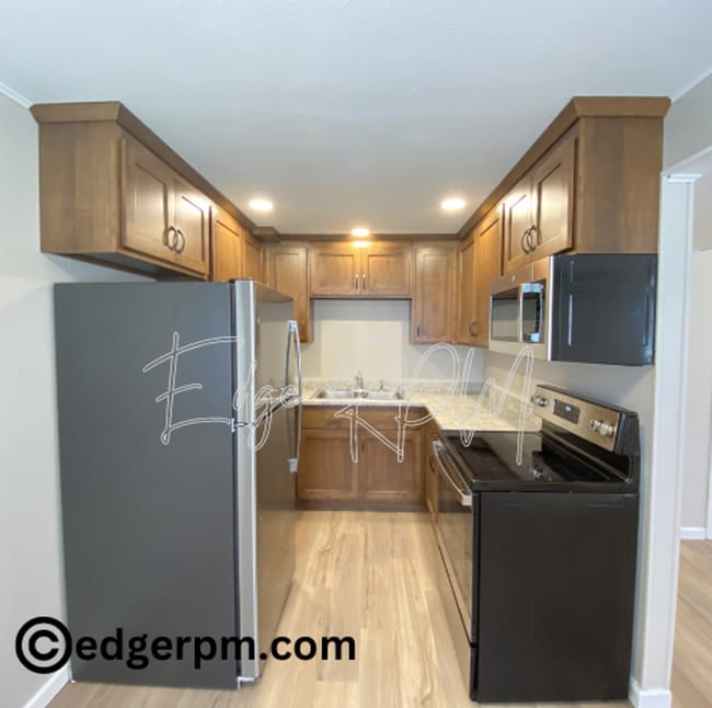 Building Photo - 211 1/2 Angie Dr Unit 1