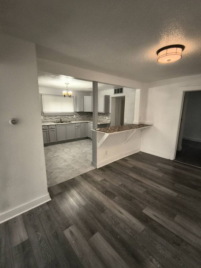 Photo - 1127 Montrose Ave Unit 1127 Montrose Lower