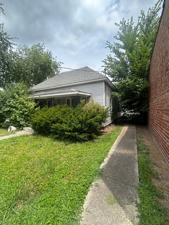 Photo - 905 W Monroe St