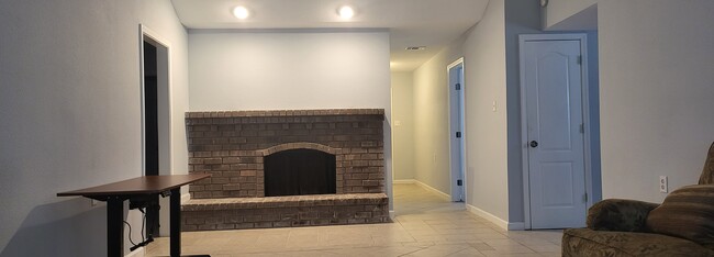 Building Photo - 720 Plymouth Dr Rental