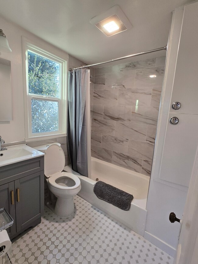 Photo - 1049 56th St Unit Upper