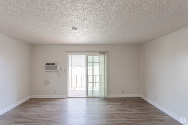 2BR, 1.5BA - 767 SF - Mountain View Apartments