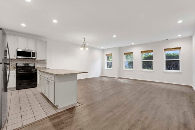 Photo - 948 W 15th Pl