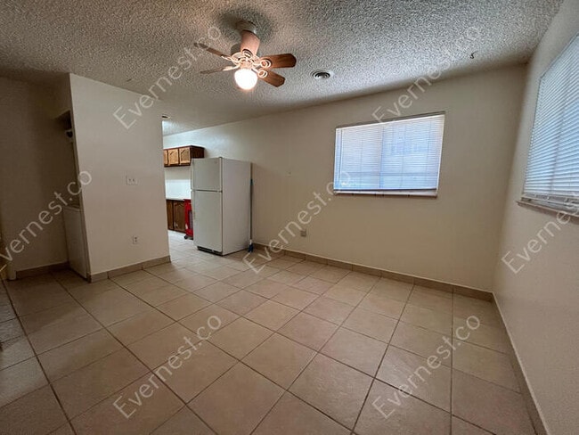 Photo - 906 1/2 Carlisle Street