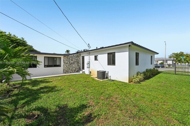 Photo - 5152 SW 6th St