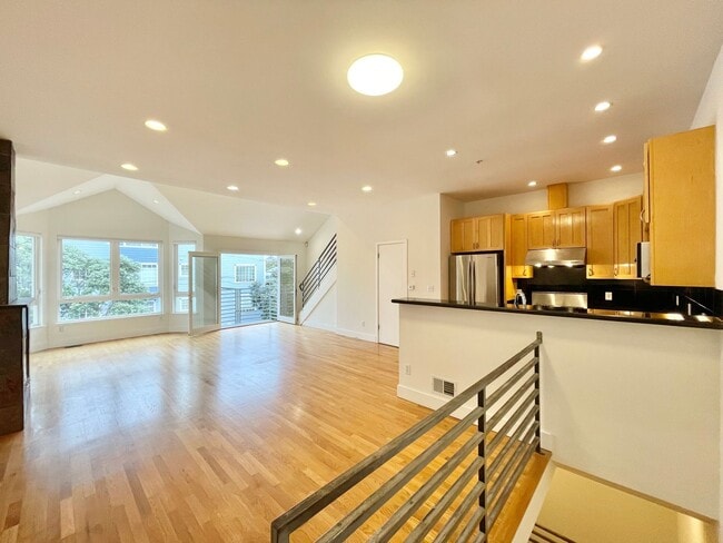 Photo - Prime Noe Valley 3 Level Condo w/2 car Garage, Rooftop Deck - Elizabeth @  San Jose