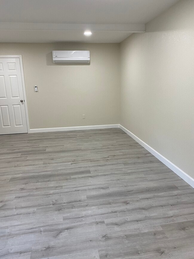 Spacious Dining Area - 968 Cinnabar St Unidad Studio