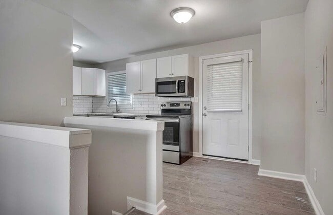 Photo - 3590 Collier Dr NW