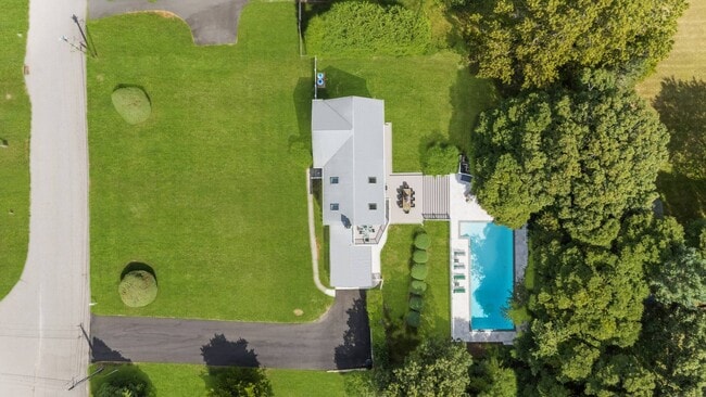 Photo - 20 Underhill Dr