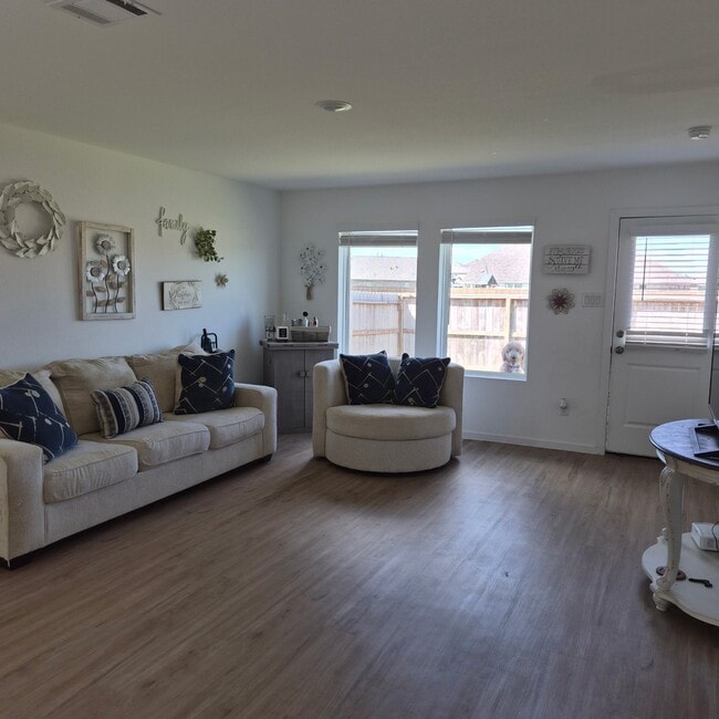 Photo - 1723 Windrose Bnd