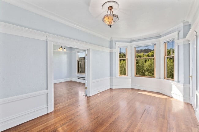 Photo - Lower Haight: Remodeled Top Floor 1 Bed 1 Bath near Duboce Park Unidad 206 Steiner St. #6