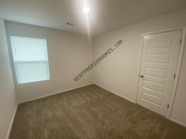 Photo - 5 Vineyard Dr