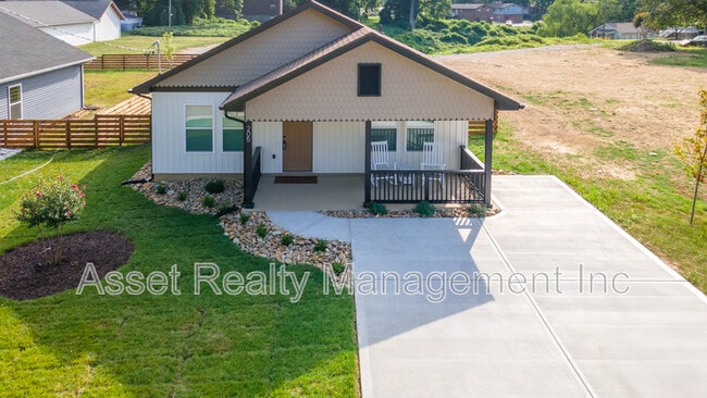 Photo - 205 Kingwood Rd