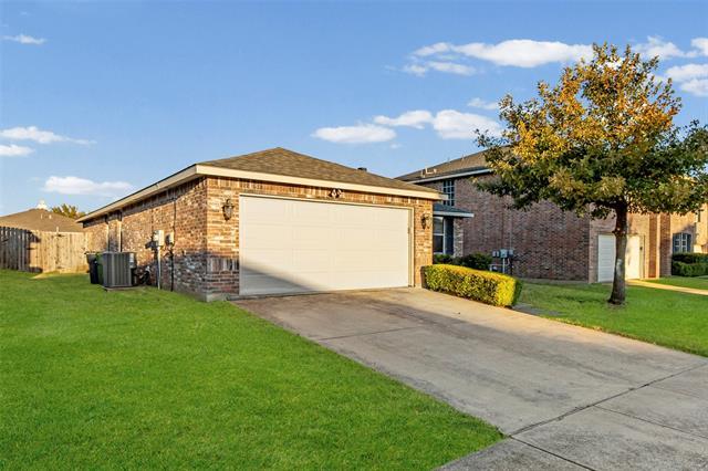 Photo - 8409 Redheart St