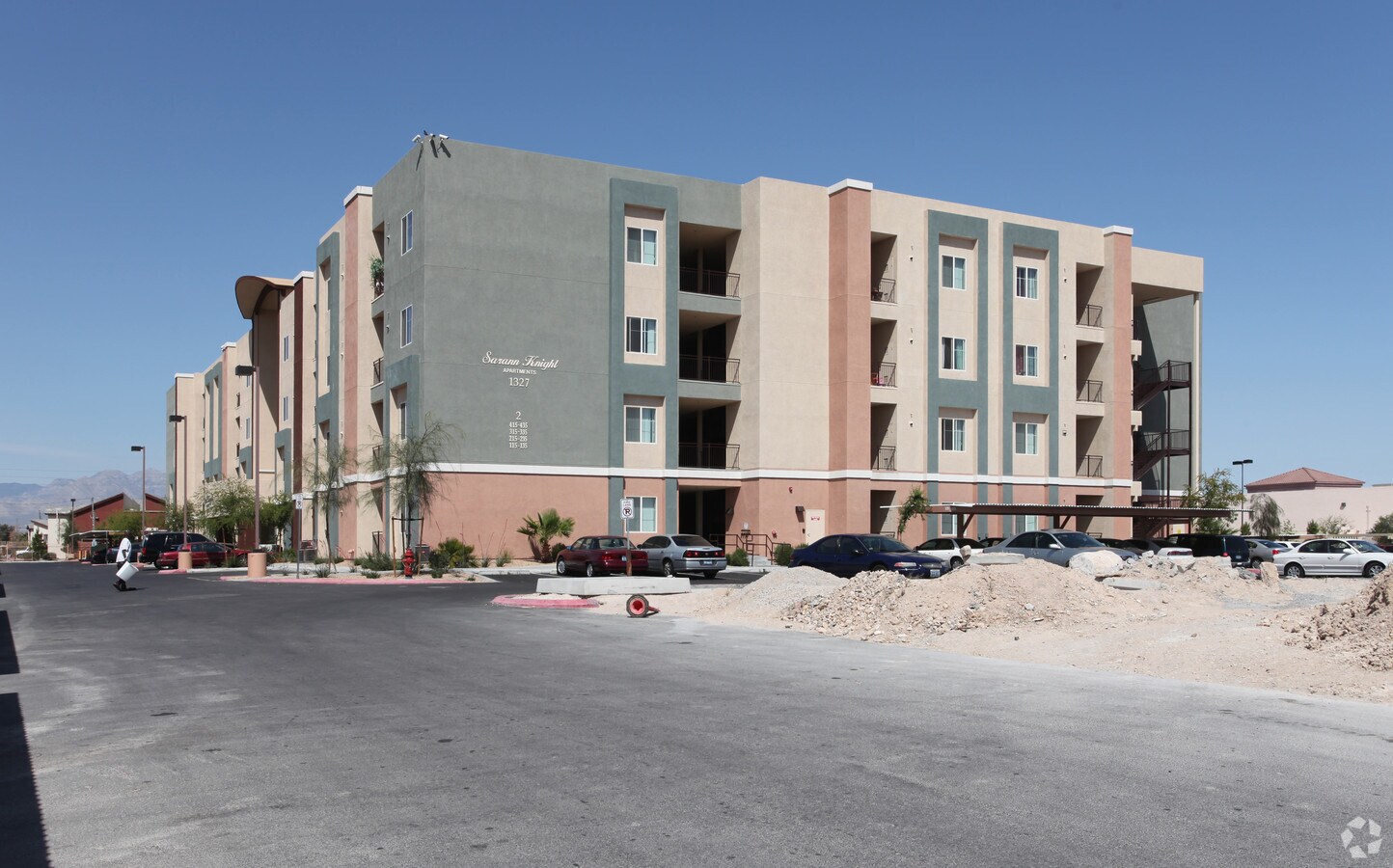 Sarann Knight Apartments - Sarann Knight Apartments
