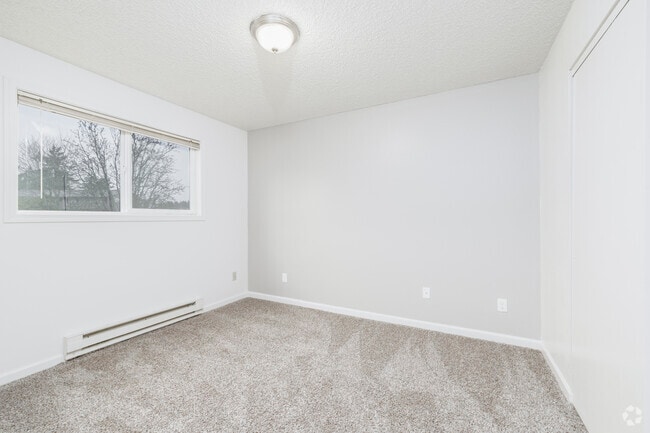 2BR, 1BA - 880SF - Bedroom