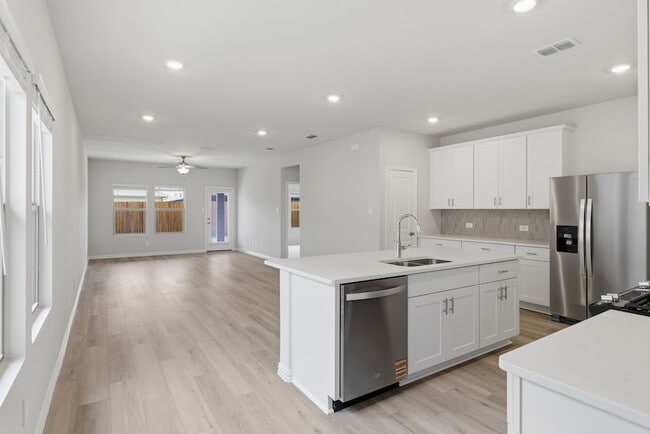 Photo - 501 Green Gables Dr