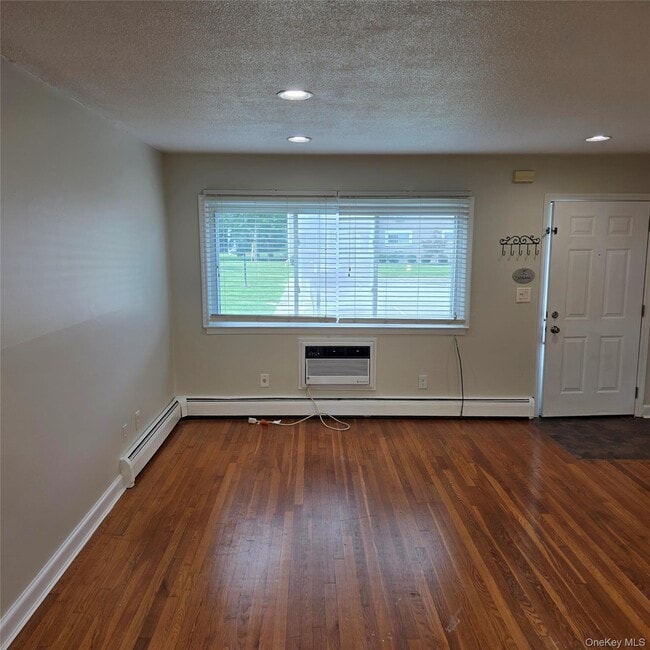 Photo - 3 Fishkill Glen Dr Unit A