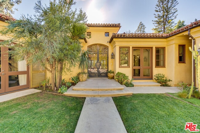 Building Photo - 9530 Hidden Valley Rd