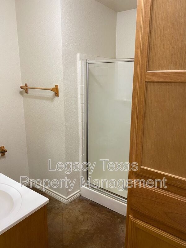 Photo - 1322 Country Club Rd Unit Apt F