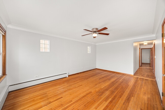 Photo - 5748 W Montrose Ave