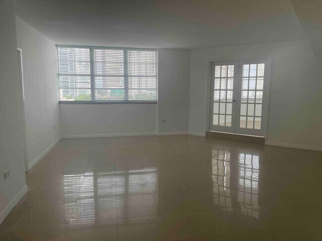 Photo - 801 Brickell Bay Dr Unit 871