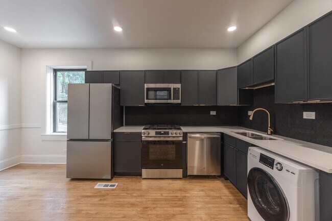 Photo - 2300 N Leavitt St Unit 1