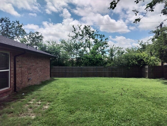Photo - Great Duplex ready for immediate move in!