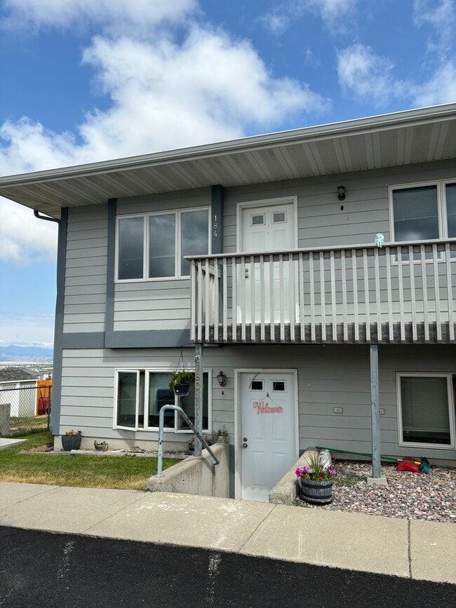 Building Photo - Updated 2 bedroom apartment Near St Peters Unit 184