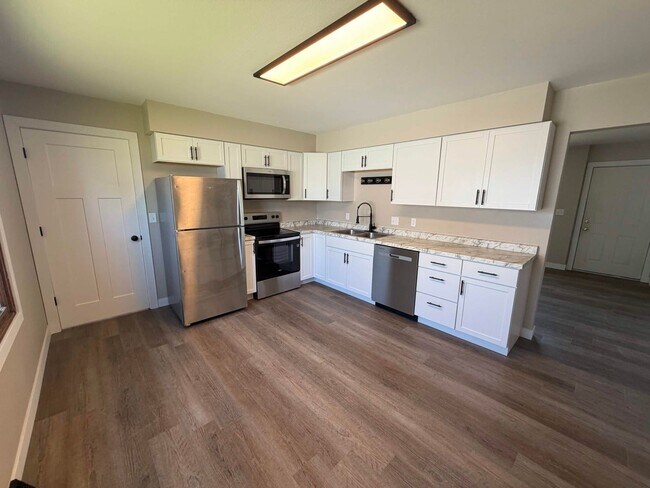 Photo - 652 W MacArthur Ave Unit 652 W MacArthur Ave