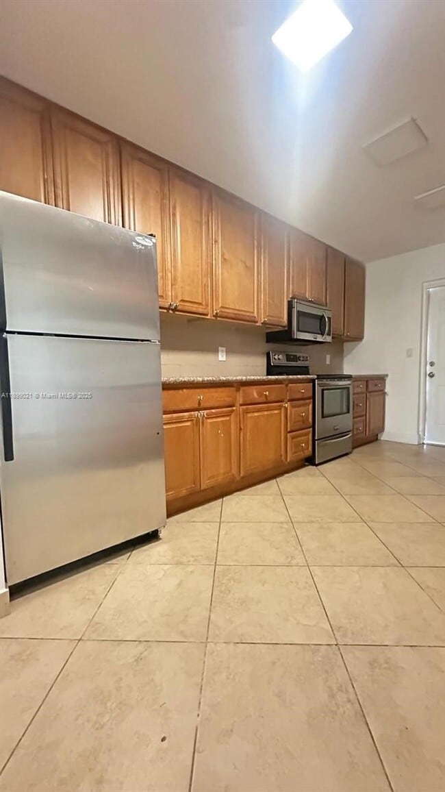 Photo - 1753 NE 18th St Unit 1755