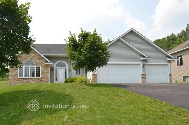 Building Photo - 336 Brady St