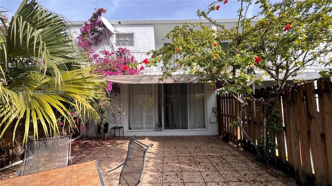 Photo - 807 NE 27th Ave