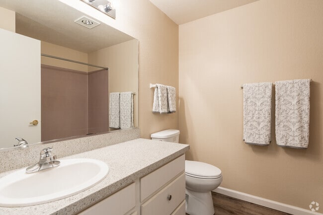 1BR, 1BA - 690SF