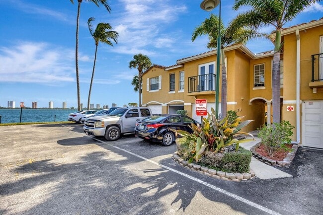 Photo - 1060 Lake Shore Dr Unit 204