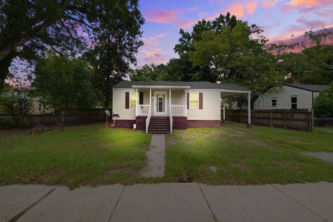 Building Photo - Newly Updated 3BR Home in North Charleston – Available 6/22!