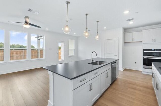 Photo - 1955 Settlers Glen Dr