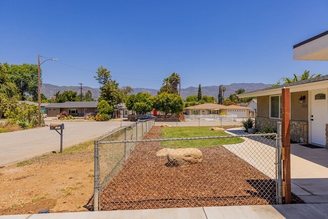 Photo - Oak View Abode