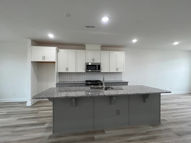 Room in Townhome on Walnut Hl Rd NW