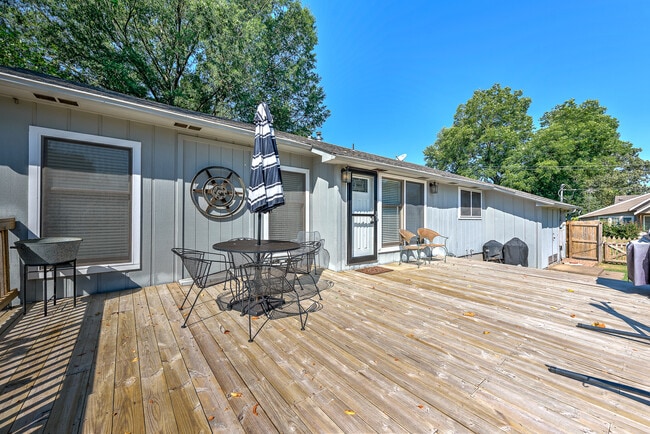 Photo - 312 S Dogwood St