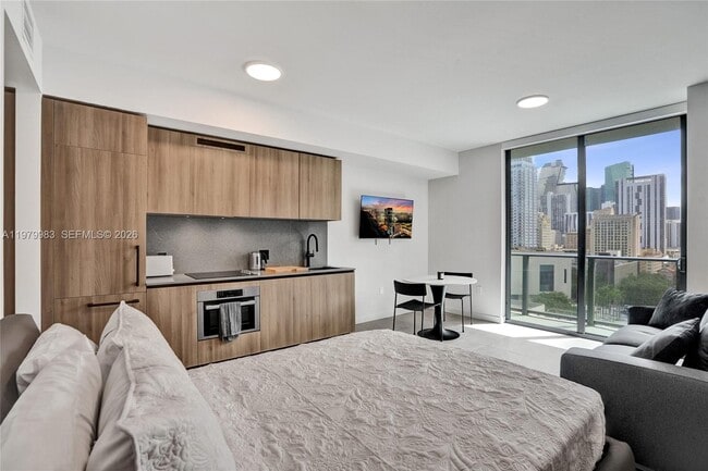 Building Photo - 151 NE 5th St Unit 1404