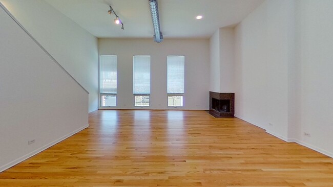 Old Town Duplexed Three Bedroom Two Bath - Old Town Duplexed Three Bedroom Two Bath Apartment Unit 1526 B