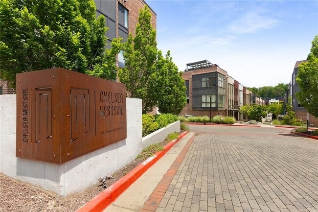 Photo - 1300 Chelsea Cir NW