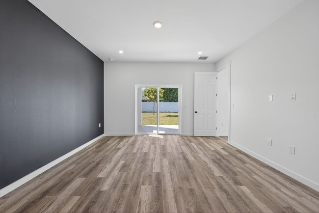 Photo - 182 NW 6th Ave