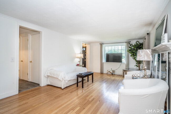 Photo - 25 Greensview Dr