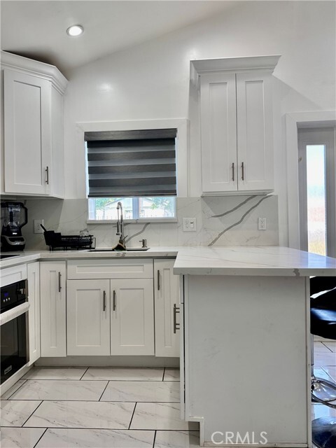 Photo - 7013 Bellaire Ave